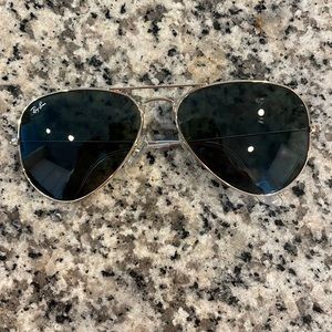 Raybans aviator sunglasses